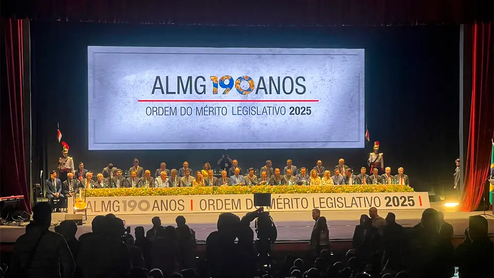 instituto corre pra ver recebe uma das maiores honraria da ordem do merito legislativo em bolo horizonte